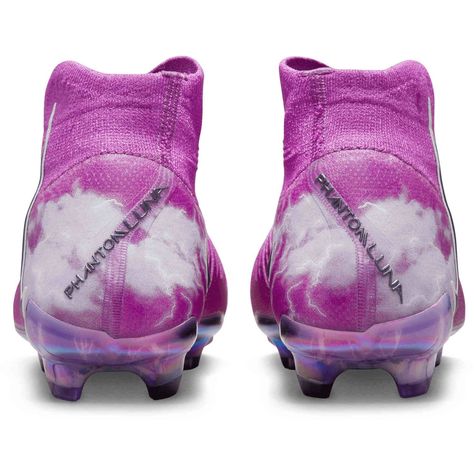 Nike Phantom Luna Elite FG football boots 2024 One moment can change the course of a match, season or career. When the opportunity presents itself, be ready to strike in this special Phantom Luna Elite. We used insights from female athletes to give you a traction pattern that helps you play quickly and with confidence—which every footballer needs. Designed for those obsessed with perfecting their craft, it helps you make precision cuts when the game's intensity heats up, while innovative Nik... Womens Soccer Cleats, Best Soccer Shoes, School Morning, Soccer Stuff, Soccer Boots, Soccer Drills, Flag Football, Nike Soccer, Womens Soccer