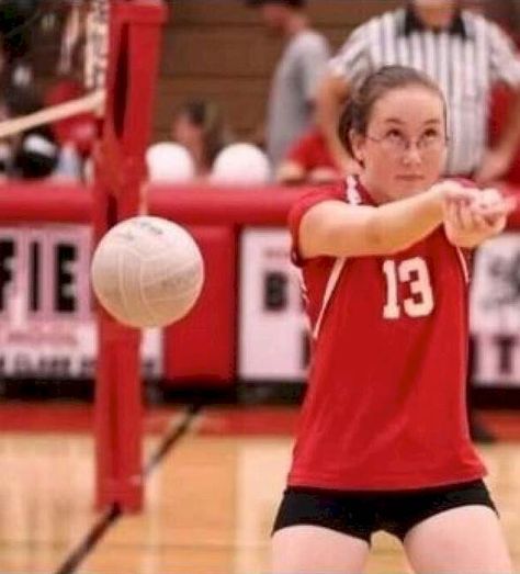 24 Struggles Every Volleyball Player Has Experienced Volleyball Fail, Indian Funny, Whatsapp Videos, Hilarious Jokes, Epic Fail, Have A Laugh, Sports Humor, E Card, Laughing So Hard