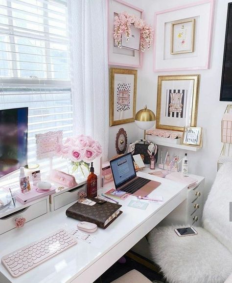 Picture Morning, Beautiful Home Office, Glam Office, Homework Room, Work Cubicle, Women Advice, Feminine Home Offices, Work Office Decor, Cozy Home Office