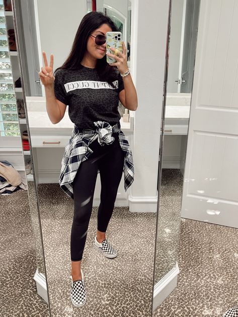 Asher Vans Outfit, Women’s Outfits With Vans, Vans Shoe Outfits, Vans Airport Outfit, Checkered Vans Outfit Women Summer, Edgy Vans Outfits, Outfit Ideas With Checkered Vans, Hairball Concert Outfit, Checkered Vans Summer Outfit