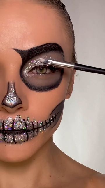 Easy Skeleton Makeup For Women, Skull Queen Makeup, Simple Halloween Skull Makeup, Glamorous Skeleton Makeup, Skull Gem Makeup, Sparkly Skeleton Makeup, Pretty Sugar Skull Makeup, Skeleton Makeup Glitter, Glittery Halloween Makeup