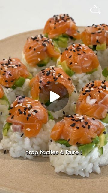 Marmiton on Instagram: "Qu'est ce qu'on mange ce soir ? Des sushis express ultra simples à faire 🤤🍣

Les ingrédients :
- 1 avocat
- 1 pavé de saumon
- 1 petit concombre
- 150g de philadelphia
- 150g de riz à sushi
- 2 cas de vinaigre de riz 
- 1 cac de sucre blanc 
- Sésame blanc et noir

#marmiton #onthetable #questcequonmange #sushi #express #trend #rapide #facile #yummyfood" Sushi Express, July 15, Philadelphia, On Instagram, Instagram