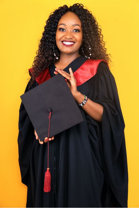 Graduation Photos In Studio, Graduation Shoot Studio, Graduation Poses For Women, Graduation Poses Studio, Graduation Studio Pictures, Graduation Portraits Studio, Graduation Pictures Studio, Creative Shot For Graduation Studio, Studio Graduation Photoshoot