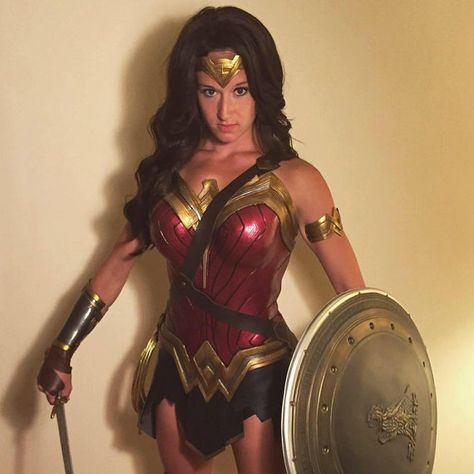 $1500 Wonder Woman style movie costume dawn of justice by GVMDesigns Blake Lovely, Wonder Woman Cosplay, Wonder Woman Art, Batman V Superman, Wonder Woman Costume, Fancy Costumes, Batman V, Replica Prop, Fantasias Halloween