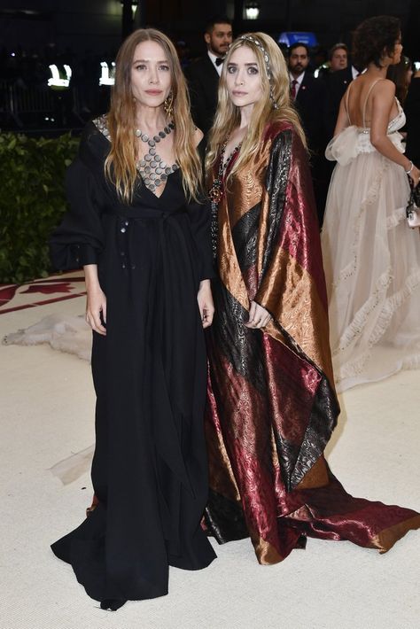 A Quick Look at Mary-Kate's and Ashley's Met Gala Dresses and You'll Go, "Yep, That's Right" Olsen Twins Style, Gala Themes, Gala Gowns, Kate Olsen, Met Gala Red Carpet, Mary Kate Ashley, Olsen Twins, Amal Clooney, Red Carpet Look