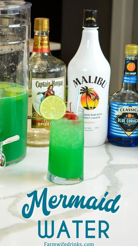 Captain Morgan Drinks Easy, Malibu Rum Drinks Recipes Pitcher, Green Alcoholic Drinks, Beachy Drinks, Rum Punch Drink, Spiked Punch, Malibu Rum Drinks, Rum Drinks Recipes, Boat Drinks