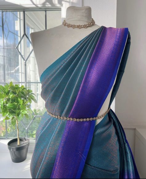 Traditional Sarees For Wedding, Indian Tricolor Saree, South Indian Saree Looks, Saree Blouse Styles Back, Sarries Design, Purple Wedding Saree, Saree Styles Wedding Traditional, South Indian Outfits, Traditional South Indian Look