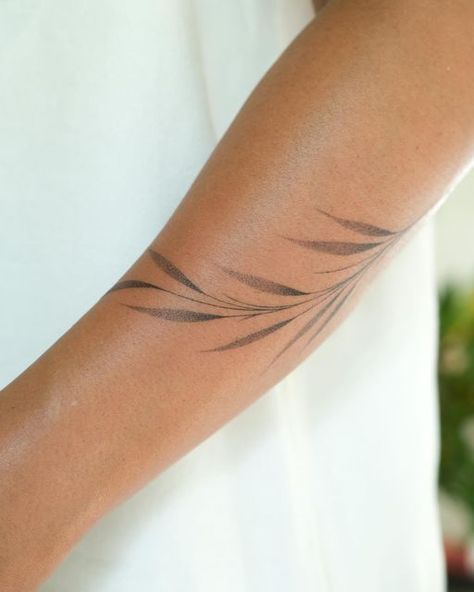 Fine Line Leaves Tattoo Arm, Olive Branch Arm Tattoo, Desire Tattoo, Tato Lingkaran, Tattoo Leaves, Olive Tattoo, Leaves Tattoo, Wrap Tattoo, Tattoo Background