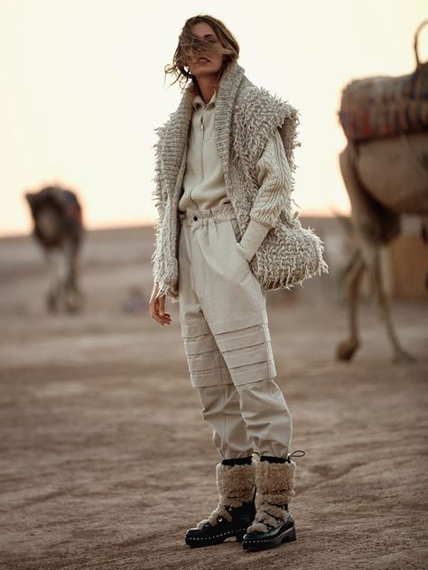 Desert Winter Outfit, Desert Editorial, Nomad Fashion, Winter Deserts, Team Theme, Desert Fashion, Winter Boho, Womenswear Fashion, Fashion Photography Inspiration