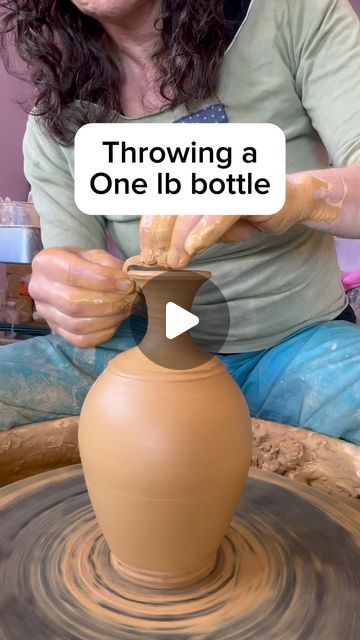 Thrown Ceramics Ideas, Pottery On The Wheel, Beginner Wheel Pottery Ideas, Pottery Throwing Ideas, Alien Ceramics, Beginner Pottery Wheel Projects, Wheelthrowing Pottery, Vase Forms, Ceramic Videos