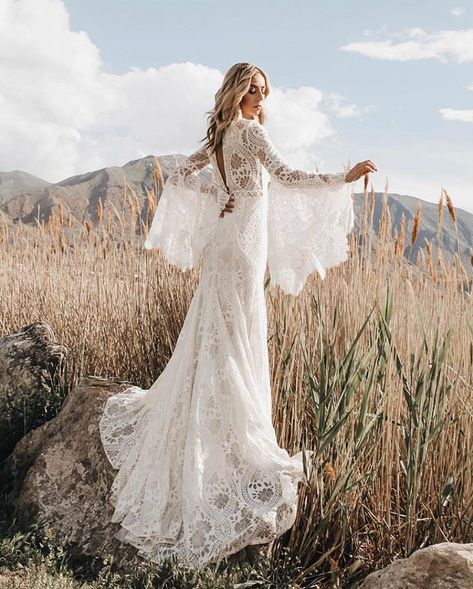 Just thinking of these @bodabridal sleeves — and we thought you should be, too. 💕💕💕 #utahvalleybride #utahbride #utahbrides #utahwedding… Puff Sleeve Wedding Dress, Mermaid Ideas, Floral Lace Wedding Dress, Lovely Wedding Dress, Stile Boho Chic, Cheap Gowns, Bohemian Wedding Dress Lace, Bridal Gowns Mermaid, Lace Wedding Dress Vintage