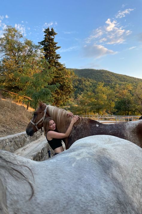 Horse holiday Tuscany at sunset Horseback Riding Outfit, Aesthetic Equestrian, Riding Outfit Equestrian, Horse Riding Holiday, Horse Riding Aesthetic, Horsey Life, Foto Cowgirl, Riding Holiday, Cai Sălbatici