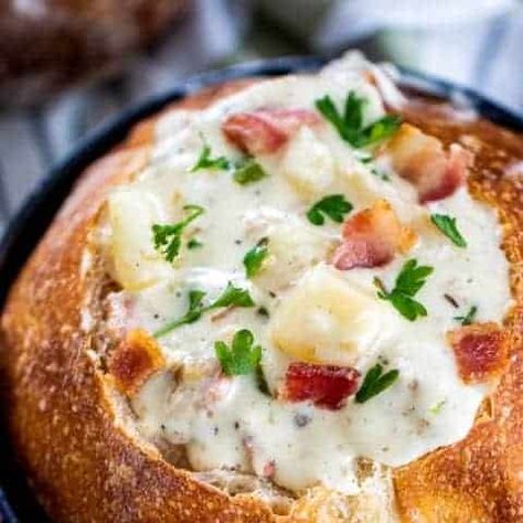 Instant Pot Clam Chowder, Canned Clams, Artisan Rolls, New England Clam Chowder, Creamy Soup Recipes, Cooking With White Wine, Instant Pot Soup Recipes, Best Instant Pot Recipe, Instant Pot Soup