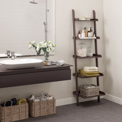 This leaning wooden bookshelf can be used for storing, displaying, organizing, or other indoor uses. Our 5-tier leaning ladder-style shelf has a trendy yet timeless style that can be used to organize your home office, neatly store towels and toiletries in a bathroom, display photos in your living room or keep kitchen supplies easily accessible. This angled shelf has a lightweight design and can lean against wall surfaces. The modern ladder bookcase is designed in a contemporary, minimalist, mode Bathroom Ladder Decor, Bathroom Ladder Shelf, Shelf With Baskets, Wooden Shelf Unit, Bathroom Display, Wooden Ladder Shelf, Leaning Shelf, Leaning Ladder, Living Room Wall Designs