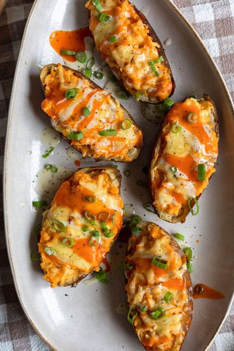 Buffalo Chicken Twice Baked Potatoes - Dash of Mandi Cheesy Ranch Potatoes, Chicken Potato Bake, Buffalo Recipe, Stuffed Baked Potatoes, Baked Buffalo Chicken, Loaded Baked Potatoes, Twice Baked, Twice Baked Potatoes, Chicken Potatoes