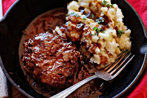 Poor Man's Salisbury Steak is a quick and easy weeknight meal! #salisburysteak #mashedpotatoes #oniongravy #gravy #steak #skillet #skilletmeals #iamhomesteader #homesteadrecipes Poor Mans Salsberry Steak, Steak Skillet, Homemade Hamburger Patties, Homemade Tamales, Prairie Homestead, Stay At Home Chef, Salisbury Steak Recipes, Hamburger Steak, Poor Man