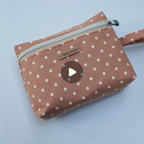 Zippered Box Pouch Tutorial, Vinyl Pouches Diy, Sew Pouch, Zipper Box Pouch, Bags Stitching, Diy Pouch Bag, Diy Zipper Pouch, Sewing Pouch, Christmas Shoebox