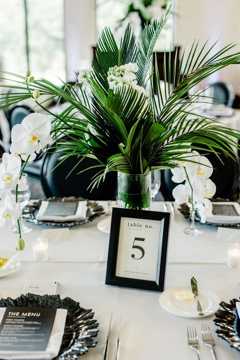 Diy Palm Centerpiece, Tropical Wedding Table Centerpieces, Tropical Boho Centerpiece, Emerald Green Tropical Wedding, Tropical Art Deco Wedding, Tropical Black Tie Wedding, Jungle Centerpieces Ideas, Simple Tropical Centerpieces, Black Tropical Wedding