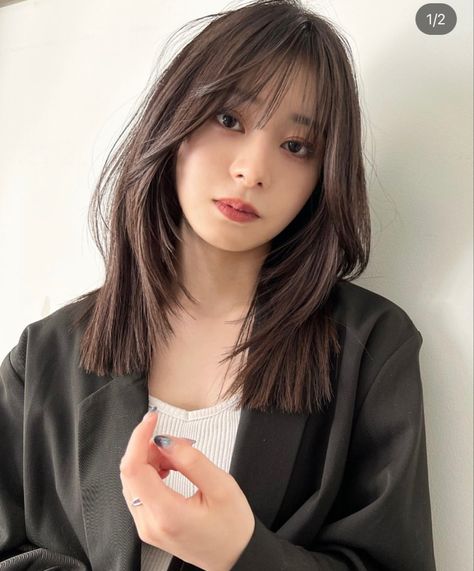 Medium Haircut Korean, Layer Cut, Hair Color Underneath, Hair Inspiration Long, Korean Hair, Bangs With Medium Hair, Asian Short Hair, Hair Streaks, Hair Inspiration Short