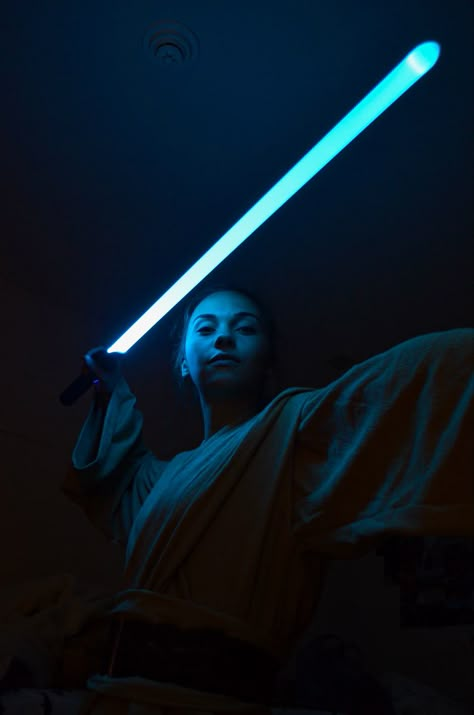 Star Wars Jedi Pose Reference, Star Wars Portraits Photography, Jedi Photoshoot, Lightsaber Photography, Lightsaber Photoshoot, Star Wars Poses, Jedi Pose Reference, Lightsaber Poses, Jedi Poses