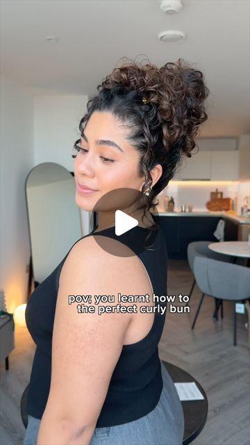 Keisha Kira on Instagram: "the easiest curly bun 🩷 that LASTS   ❤️ I love that this hairstyle  mixes a slighter neater sleeker slick back bun but still lets you embrace those ringlets!!   🎄actually perfect for if you're in the kitchen at christmas cause the tiny clips keep the curls out of your face and yesss   ✨ if you've been following me for a while you KNOW this bun has alwaaays been an every day hair style for me;  usually it can be messier but this is a slightly more refined version 🤪 🫶🏽   ✨its just so quick and easy and to get it snatched and longer lasting I go in with a super strong hold gel  ✨ I’m using the @got2b spiking glued gel (prev ad partner)   #curlymessybun #messybuntutorial #curlyslickback bun tutorial, curly hair tutorial, curly girl, #curlybun" Cute Messy Buns Curly Hair, High Bun For Curly Hair, Bun For Long Curly Hair, Easy Bun For Curly Hair, Bun Tutorial Curly Hair, Sleek Bun Curly Hair, Curly Slick Back Bun, Slick Back Curly Bun, Curly Hair High Bun