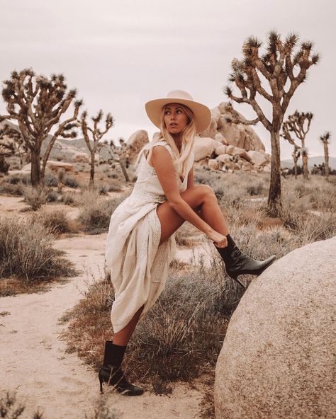 Maroon Jewelry, Desert Photoshoot Ideas, Cowgirl Photoshoot, Boho Photoshoot, Boho Photography, Danielle Smith, Western Photoshoot, Desert Photoshoot, Jewelry Ad