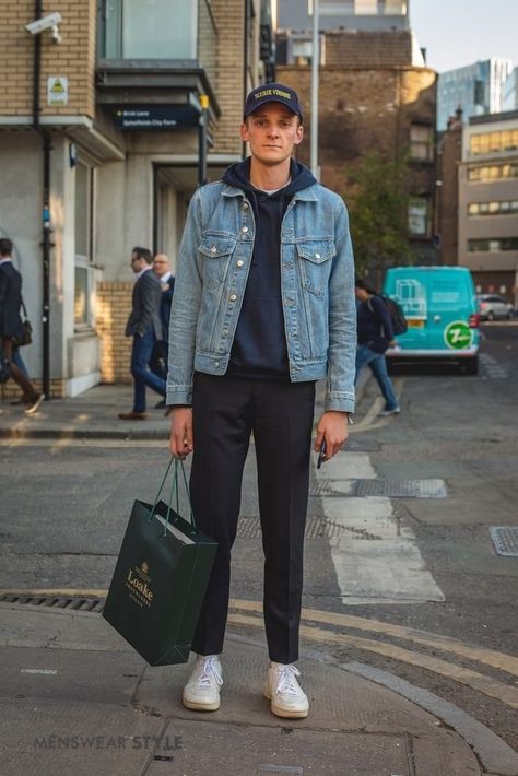 Navy Jeans Outfit, Navy Jacket Outfit, Hoodie Denim Jacket, Jean Jacket Outfits Men, What To Wear In London, Denim Jacket Men Outfit, Hoody Outfits, Veja Trainers, Denim Outfit Men