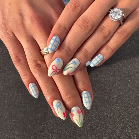 Short Nails Spring Design, Cool Funky Nails, Cute Gel Nails For Spring, Cutesy Nails, September Nail Ideas, Nails September, Nails 23, Birthday Nail, March Nails