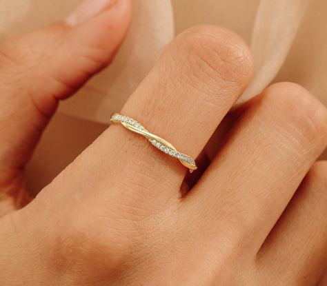 Delicate Wedding Ring, Memory Ring, Twist Wedding Band, Delicate Wedding, Solid Gold Bracelet, Elegant Engagement Rings, Beautiful Diamond Rings, Half Eternity Ring, Twist Ring