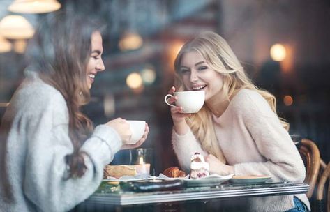 Coffee Shop Photography, Paloma Faith, Sisters Photoshoot, Coffee With Friends, Coffee Photography, People Laughing, Dibujos Cute, Real Friends, Friend Photoshoot