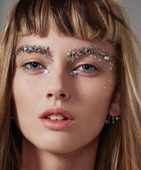 Glitter Eyebrows, Festival Make Up, Make Up Inspiration, Trendy Makeup, Beauty Shoot, Festival Makeup, Makeup Photography, Glitter Makeup, Editorial Makeup