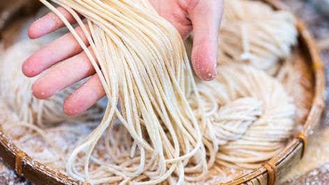 Homemade Lo Mein Noodles Diy Lo Mein Noodles, Homemade Lo Mein Noodles, Cantonese Chow Mein Recipe, Lo Mein Noodles, Chinese Egg, Chow Mein Recipe, Asian Noodle, Chow Mein Noodles, Pasta Roller