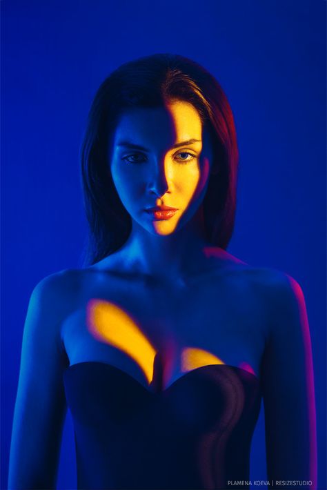 Colour Gel Photography, Colorful Portrait Photography, Neon Photography, Portrait Lighting, Photographie Inspo, Dramatic Lighting, Colorful Portrait, Poses References, Shooting Photo