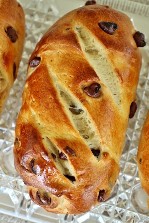 Vienna Bread, Bread With Chocolate, Pain Aux Raisins, French Cooking, European Food, Cooking Recipe, Authentic Recipes, Pastry Recipes, French Food