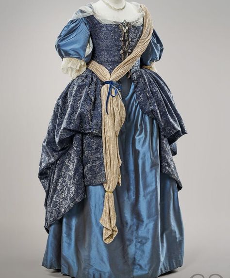 17th Century Fashion Women, 17th Century Gown, Baroque Gown, 1660s Fashion, 17th Century Dress, 17th Century Clothing, 16th Century Fashion, Baroque Dress, Historical Gowns