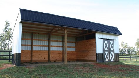 5 Things To Consider When Building A Run-In Shelter Horse Run In Shelter, Small Horse Barns, Horse Shed, Horse Farm Ideas, Horse Barn Ideas Stables, Loafing Shed, Horse Shelter, Farm Shed, Horse Barn Plans