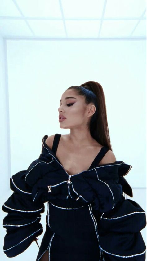 Ariana Music, Estilo Madison Beer, Ariana Grande Album, Ariana Grande Music Videos, Ariana Grande Songs, Ariana Video, Ariana Grande Gif, Ariana Grande Fans, Ariana Grande Outfits