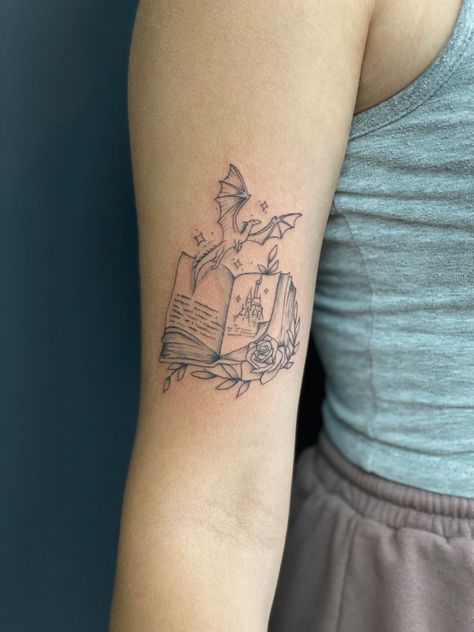 Book Themed Tattoos, Tattoos Space, Literature Tattoos, Best Feminine Tattoos, Day Of The Dead Tattoos, Wanderlust Tattoos, Reader Tattoo, Book Inspired Tattoos, Reading Tattoo