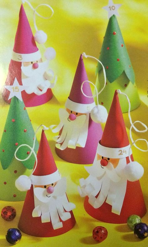 Santa Kids Crafts, Paper Christmas Trees, Santa Claus Crafts, Juleverksted For Barn, Classroom Christmas, Santa Crafts, Christmas Crafts For Kids To Make, Seni Origami, 2023 Trends