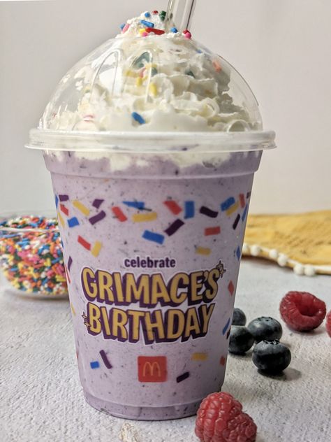 A grimace milkshake inside of a mcdonalds cup with berries and sprinkles in the background. Grimace Shake Recipe, Grimace Mcdonalds, Mcdonalds Shakes, Mcdonalds Milkshake, Birthday Cake Milkshake, Mcdonalds Recipes, Grimace Shake, Milkshake Recipe, Clam Recipes