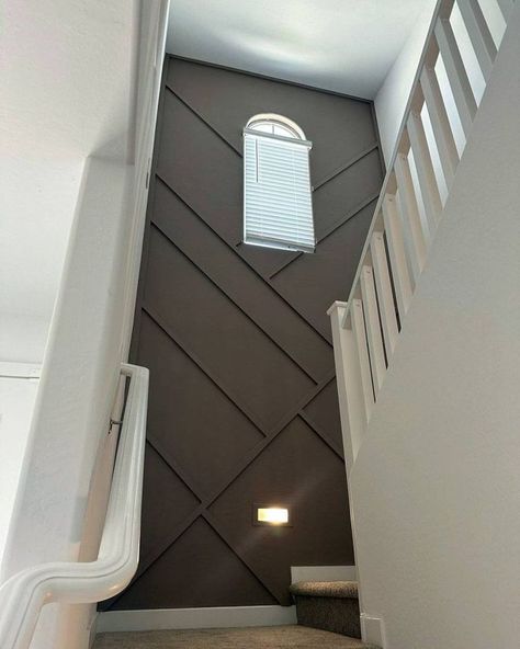 An accent wall is a great way to draw attention to your staircase’s middle landing. Image credit: INSTAGRAM @ASHERARTSLLC_ Accent Staircase Wall, Staircase Wall Decor Modern, Staircase Wall Ideas, Accent Wall Staircase, Stair Accent Wall, Landing Decor Ideas, Stairway Accent Wall, Staircase Accent Wall, Stairs Wall Design