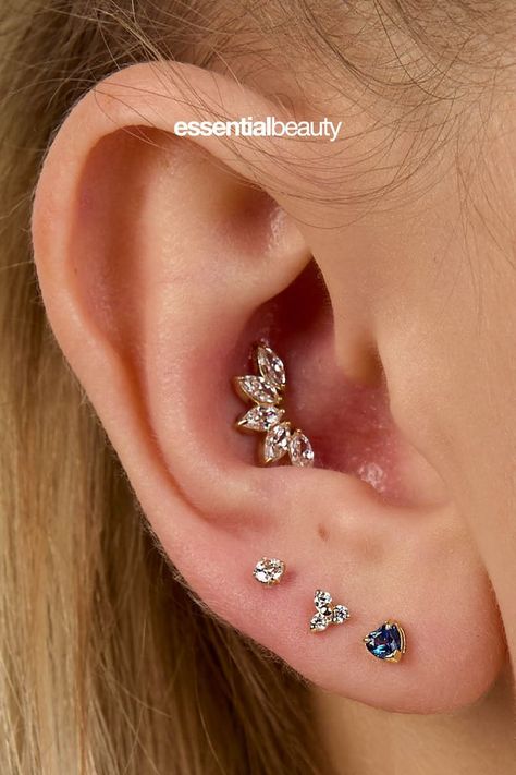 Statement Conch Piercing, Conch Earring Ideas, Conch Piercing Aesthetic, Conch Jewellery, Conch Ear Piercings, Astrology Earrings, Tattoo Ear, Earring Stacks, Conch Earrings