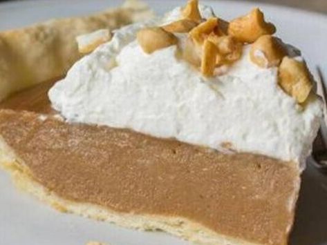 Dolly Parton's Butterscotch Pie: A Rich & Decadent Southern Dessert That’s Bound to Sweeten Any Meal - NewsBreak Dolly Parton Stampede Biscuits, Butterscotch Filling, Easy Fruit Cocktails, Dolly Parton Recipes, Butterscotch Pie Recipe, Hot Chocolate Desserts, Lemon Raspberry Cupcakes, Chocolate Chip Cheesecake Bars, Creamsicle Cake