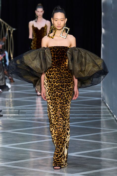 Halpern Spring 2023 Ready-to-Wear Collection | Vogue Spring 2023 Ready To Wear, 2023 Ready To Wear Collection, Runway Fashion Couture, 2023 Ready To Wear, Animal Print Fashion, Kendall Jenner Style, Spring 2023, Spring 2024, Couture Dresses