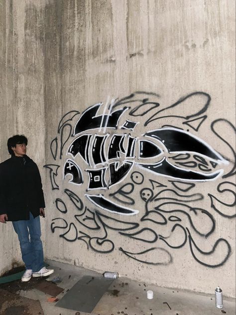 #graffiti #art #inspiration #asian #korean #aesthetic #painting #paint #poses #him #spraypaint #college Graffiti Art Aesthetic Dark, Spray Paint Art Aesthetic, Graffiti Art Inspiration, Spray Paint Aesthetic, Korean Graffiti, Spray Paint Art, Book Character, Korean Aesthetic, Aesthetic Painting