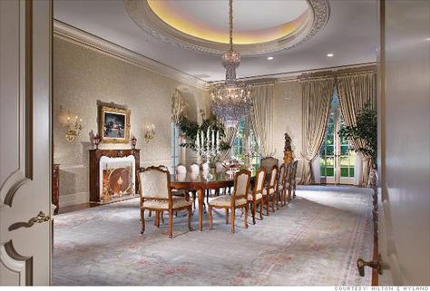 The dining room at Spelling Manor Spelling Manor, Million Dollar Rooms, Manor Interior, French Chateau Style, Luxurious Dining Room, Chateau Style, House Dining Room, Pink Living Room, Luxury Dining Room