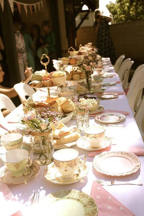 Great for thanksgiving!! Hens Party High Tea, High Tea Sweet 16, High Tea Birthday Party Ideas, Afternoon Tea Hen Party, Bridal Shower Afternoon Tea, Bachelorette High Tea, High Tea Wedding Reception, High Tea Baby Shower Ideas, Winter High Tea