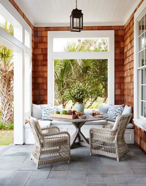 Outdoor Porch with Dining Space White Beach House, Veranda Design, Porch Design Ideas, Teak Patio Furniture, Outdoor Patio Designs, Sala Grande, House Of Turquoise, Outdoor Dining Room, Diy Outdoor Decor