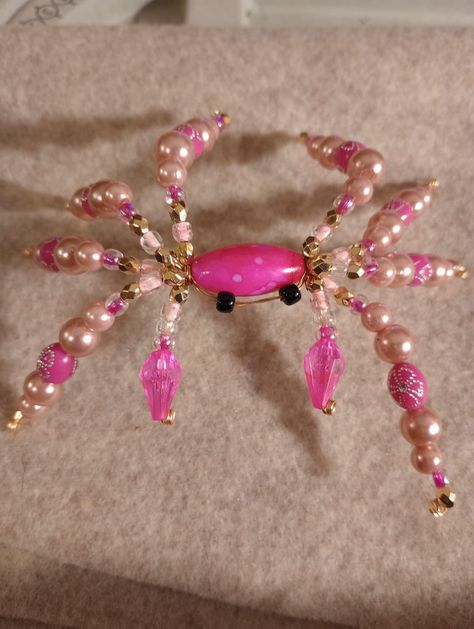 How To Make Beaded Animals, Beaded Diy, Bead Bugs, Bead Sculpture, Wire And Bead Crafts, Bead Bugs Diy, Fairycore Diy, Beaded Bugs, Goblincore Crafts