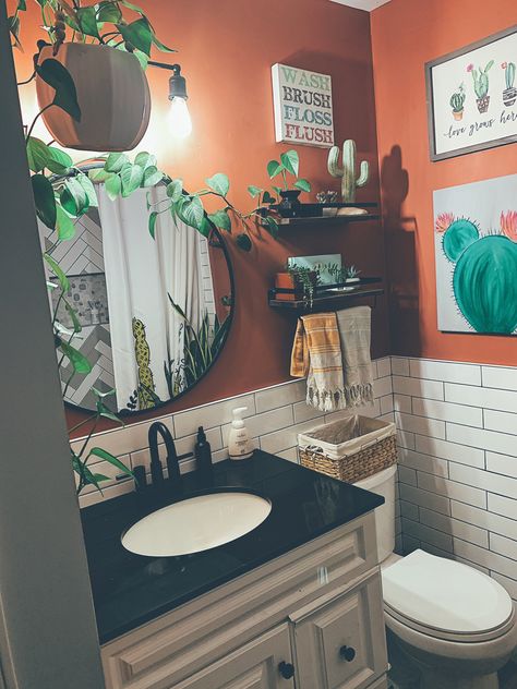 Boohoo Bathroom Ideas, Plant Theme Bathroom Ideas, Bathroom Design Themes, Nature Themed Bathroom Decor, Bathroom Themes Boho, Bathroom Ideas For Small Bathrooms Boho, Dark Plant Bathroom, Bathroom Decor Whimsigoth, Black Spa Bathroom Ideas